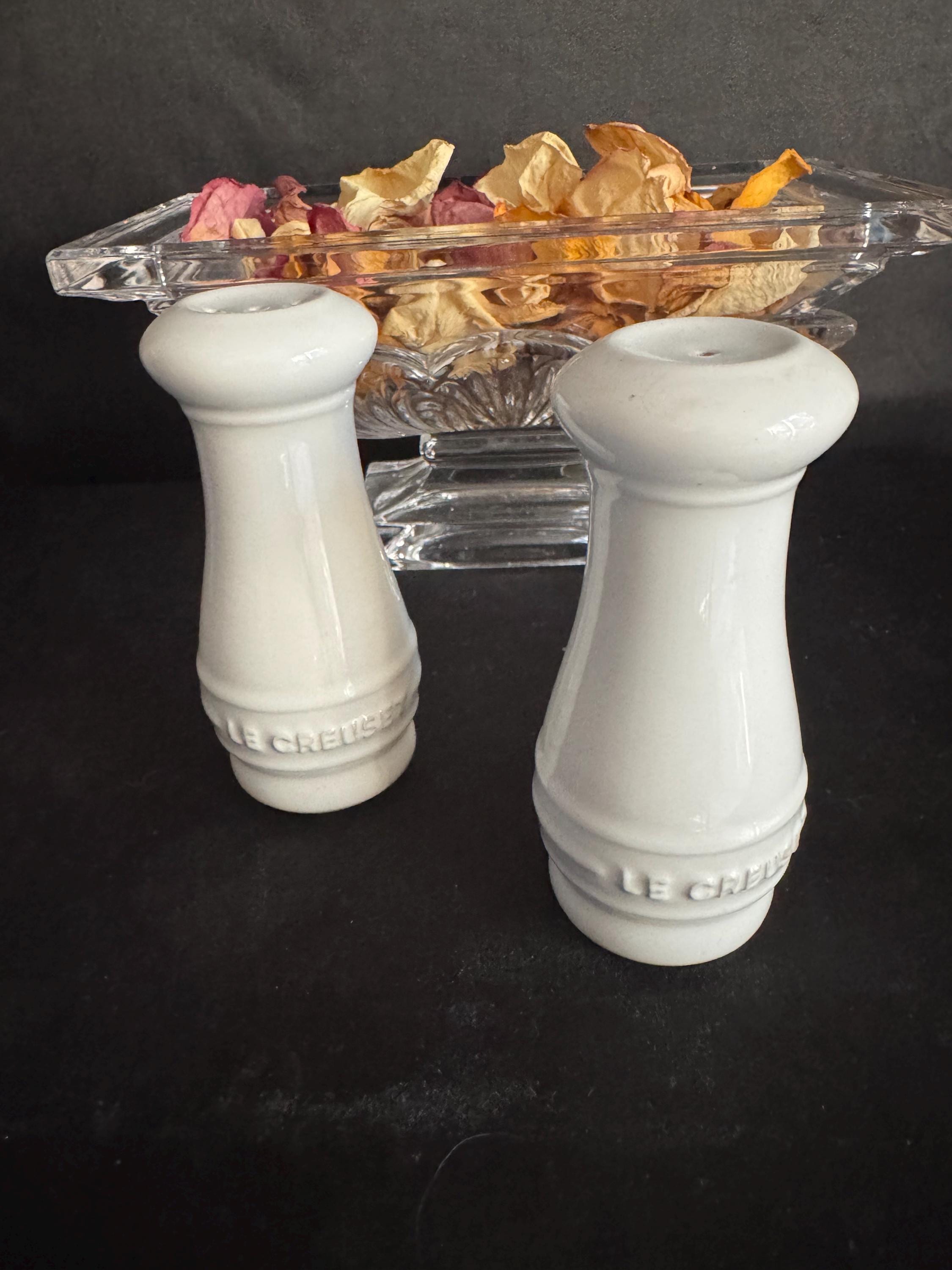 LE CREUSET Salt and Pepper Shakers 日本未発売 Le Creuset Salt & Pepper Shakers , White , Stoneware - Etsy