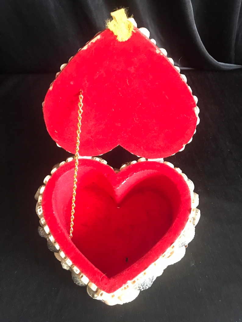 Keepsake -heartshaped heartshaped art/&craft Vintage 70s heart seashell jewelry box hinged 3d trinket