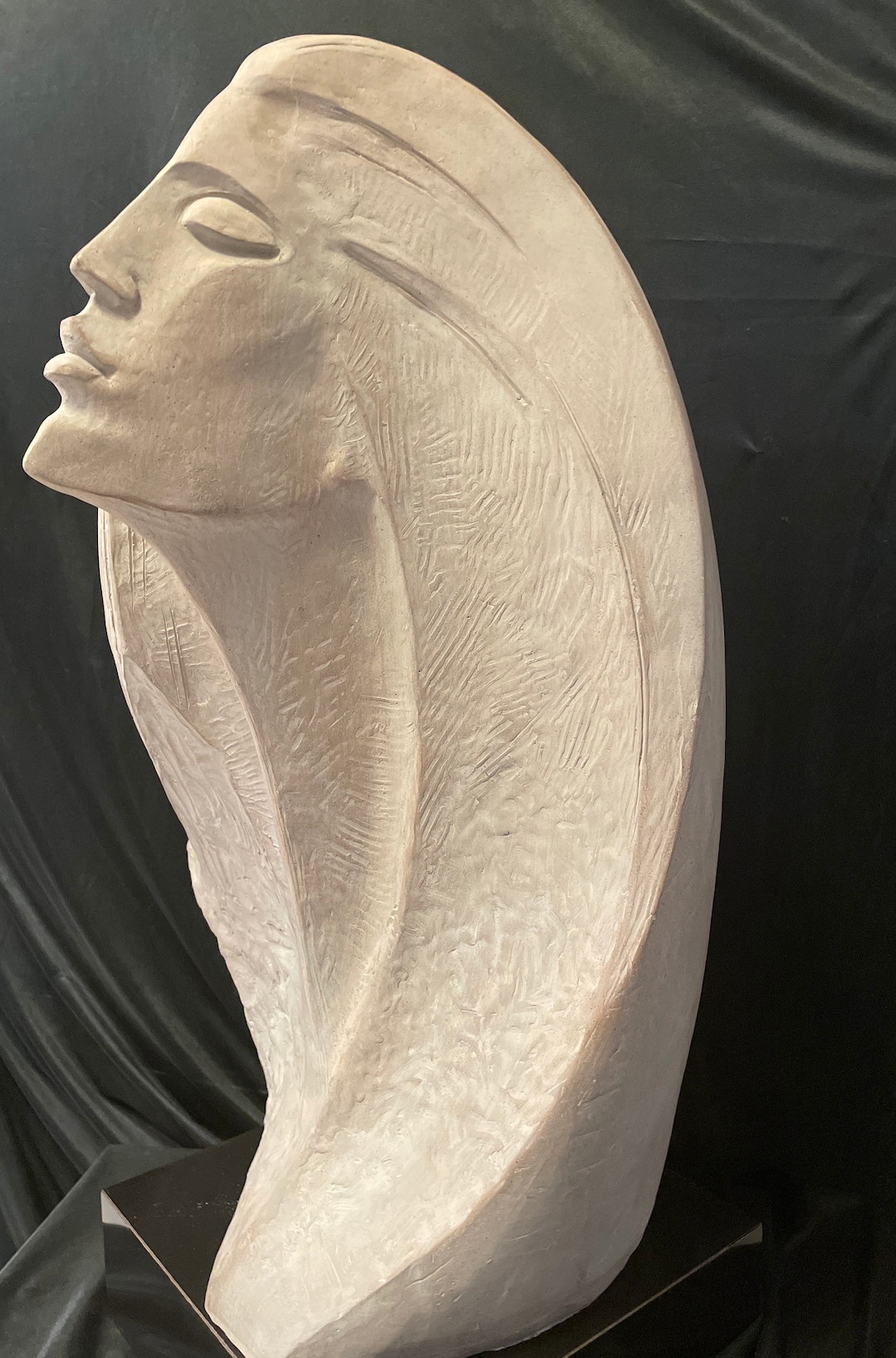女性の頭部の彫刻。Austin SculptureのStargazer。 stargazer-for-austin-