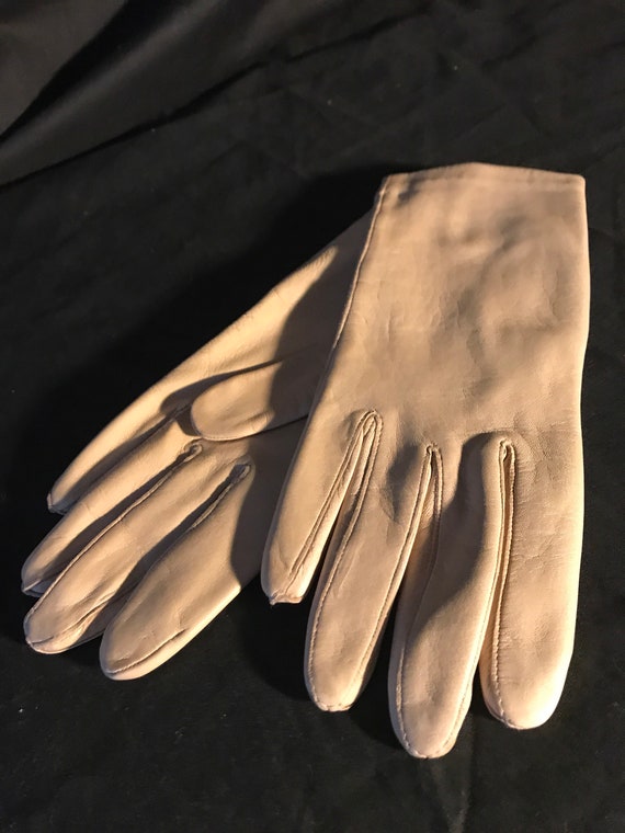 Leather gloves , driving gloves , light tan acces… - image 1