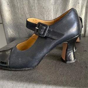 Vtg Maryjane pumps 2 tone black ,Sz 7 leather & patent leather , buckle , made in Australia, Linea Verde image 4