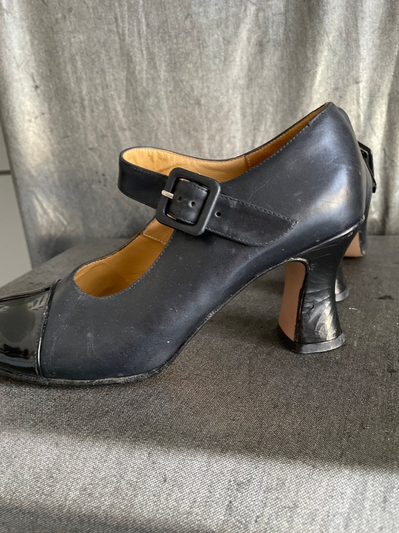 Vtg Maryjane pumps 2 tone black ,Sz 7 leather & patent leather , buckle , made in Australia, Linea Verde image 4