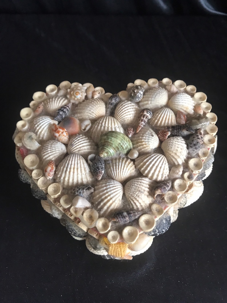 Keepsake -heartshaped heartshaped art/&craft Vintage 70s heart seashell jewelry box hinged 3d trinket