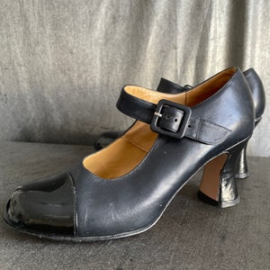 Vtg Maryjane pumps 2 tone black ,Sz 7 leather & patent leather , buckle , made in Australia, Linea Verde image 1