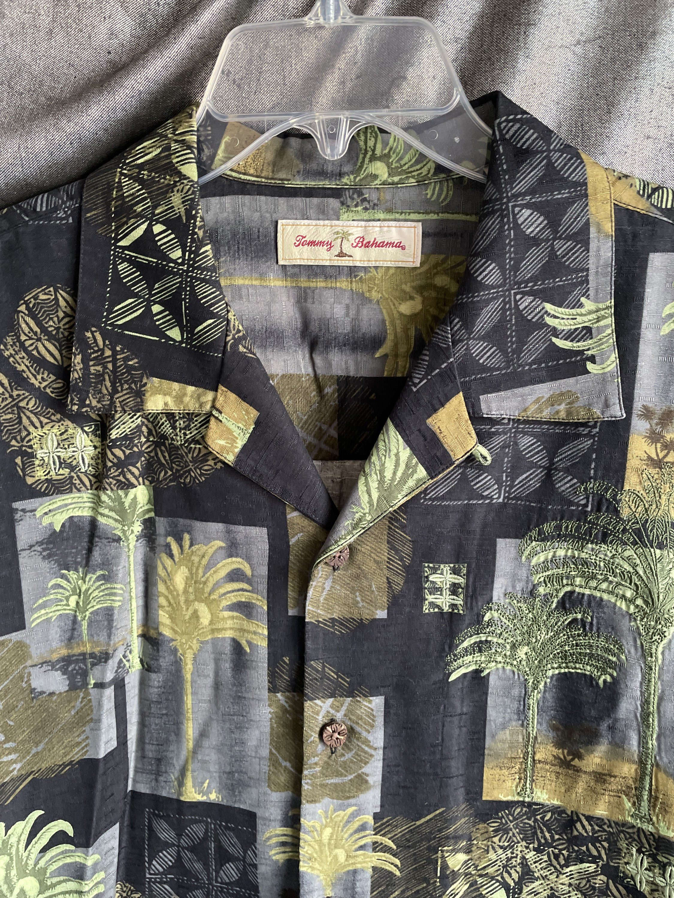 Tommy Bahama Hawaiian Print Shirt unisex themed Black Color