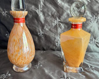 Rara bottiglia di profumo d'importazione, Murano, vetro soffiato, forma allungata o a 4 pannelli laterali, tappo in vetro trasparente.