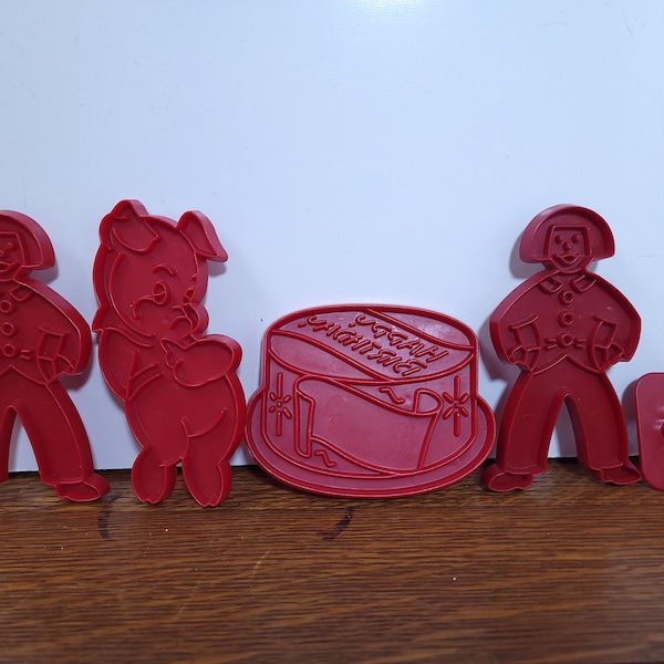 Tupperware Red Plastic Cookie Cutter Lot Of Five