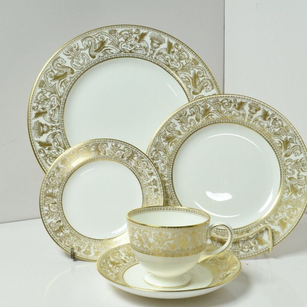 Wedgwood Florentine Gold 5 Piece Place Setting Leigh Shaped Cup W4219