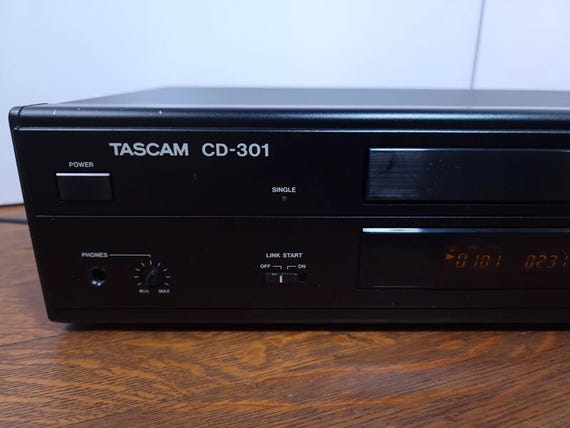 TASCAM CD-301mkll 業務用 CDレコーダー　　動作品　154 TASCAM CD-301mkll 業務用 CDレコーダー 動作品 154
