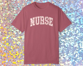 Nurse Floral Daisy Unisex Garment-Dyed T-shirt