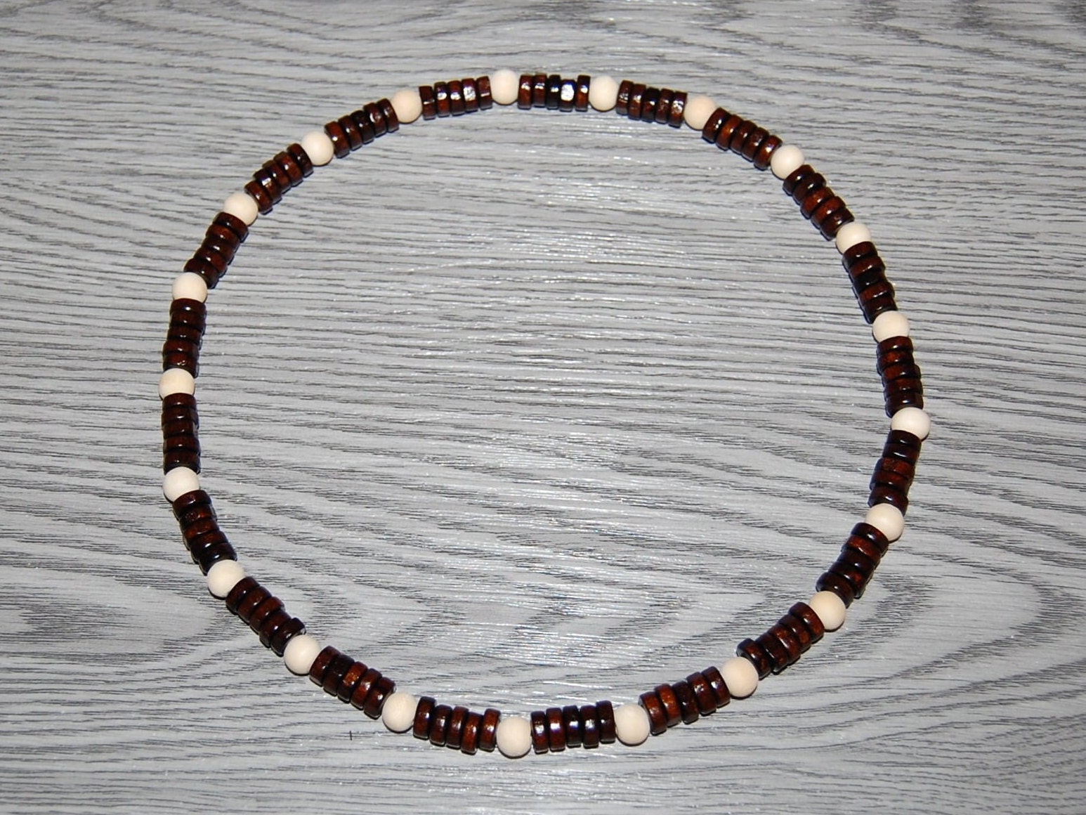 Fondo De Purpurina Rosa Con Un Patrón Moteado Blanco. | Foto Premium