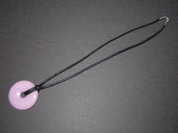 Collier Fantaisie En Jade Rose Et Violet Sur Cordon Coton - Neuf Sans étiquette