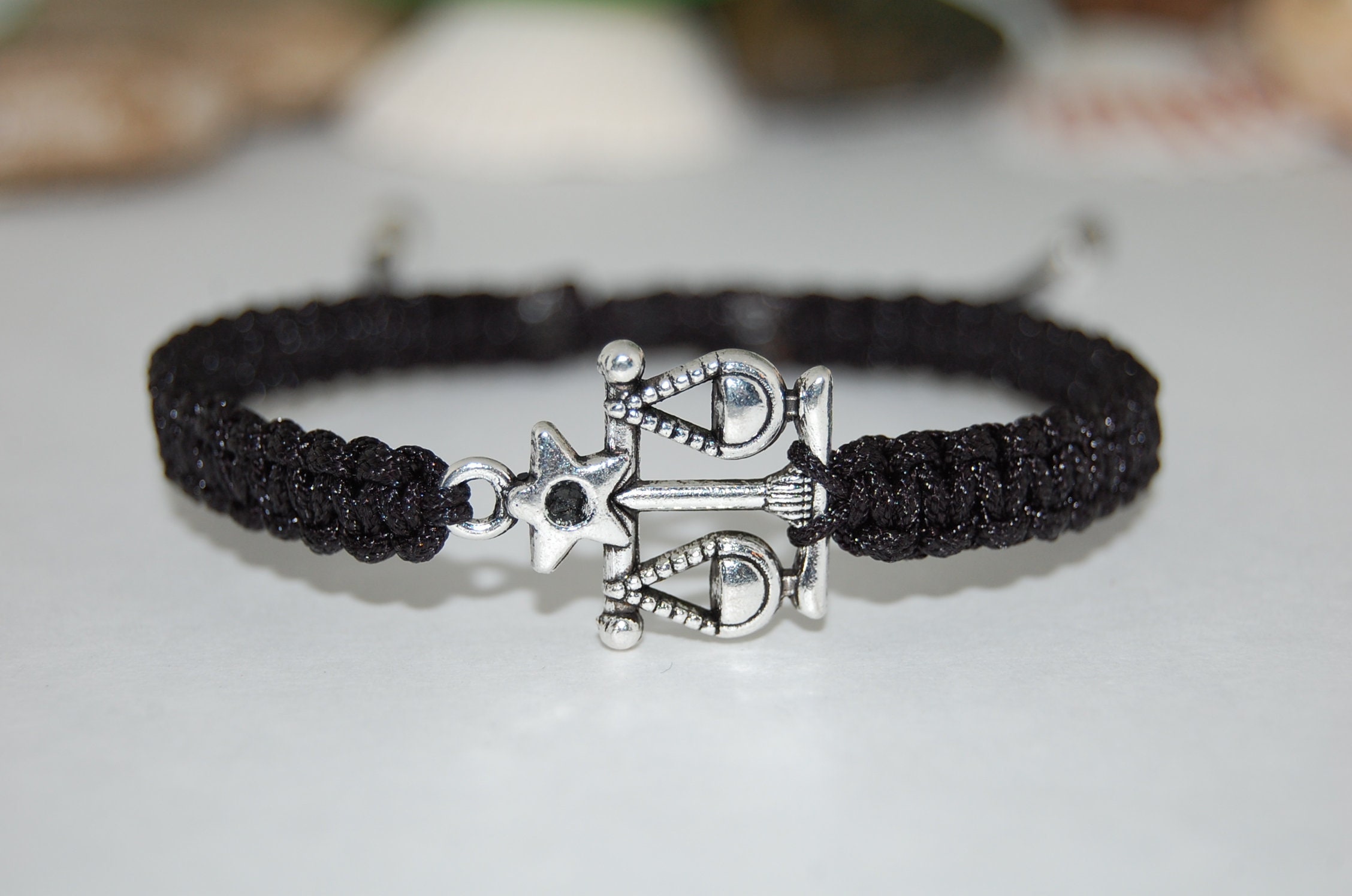 Bracciale Zodiacale In Argento E Nero Per Donna - Fatto A Mano In Germania Con Nodo Macramè Regolabile, Ciondolo Segno Zodiacale In Metallo Argentato, Regalo Con Confezione - 5