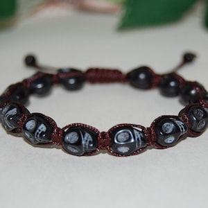 Schwarzer Schädel Armband, Schädel Armband, Schädel Kordelzug Armband, ethnischen Armband, Shamballa Armband, Schädel-Liebhaber-Geschenk, Schädel-Perlenarmband