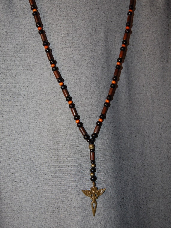 1 pezzo di collana con ciondolo croce in legno in stile etnico