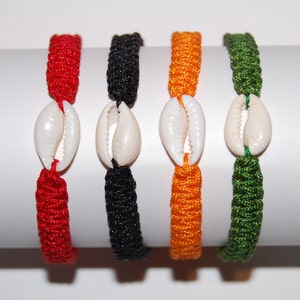 Cowrie Shell Bracelet,Seashell Bracelet,Beach Accessories,Shell Bracelet,Unisex Friendship Bracelet,Surf Bracelet,Your Choice of Thread