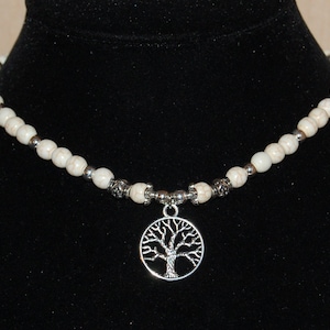 White store stone choker
