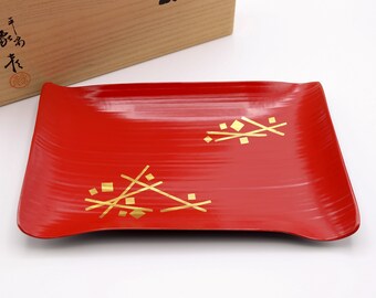 Japanese Lacquered Bamboo Plate Red-Black Urushi Gold Zuiun Auspicious clouds Pattern by Zohiko Heian, Nippon2You