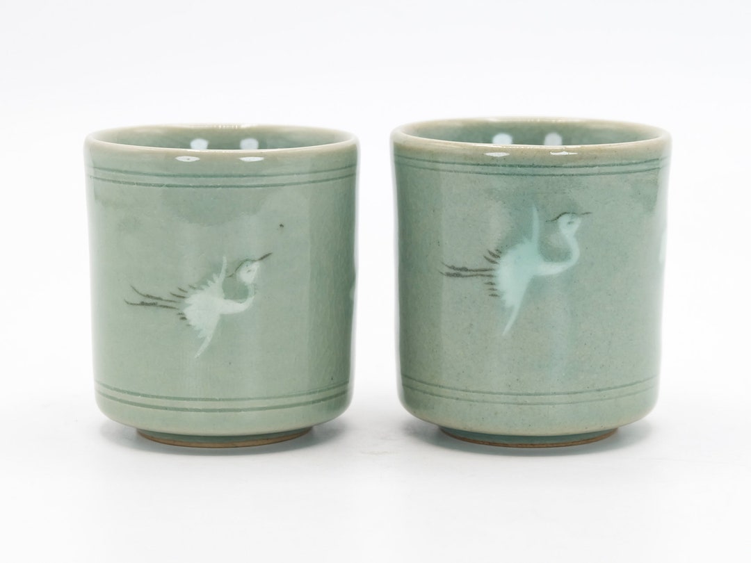 Korean Celadon Tea Cup Green Crackle Glaze Flying Crane and Cloud Inlaid by Aoiwa Kiln Teacup