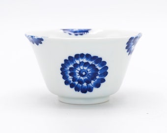 Japanese Tea Cup 170ml Ko-Imari Sometsuke Blue and White Chrysanthemum design Chenghua mark Imari ware Porcelain Teacup Yunomi