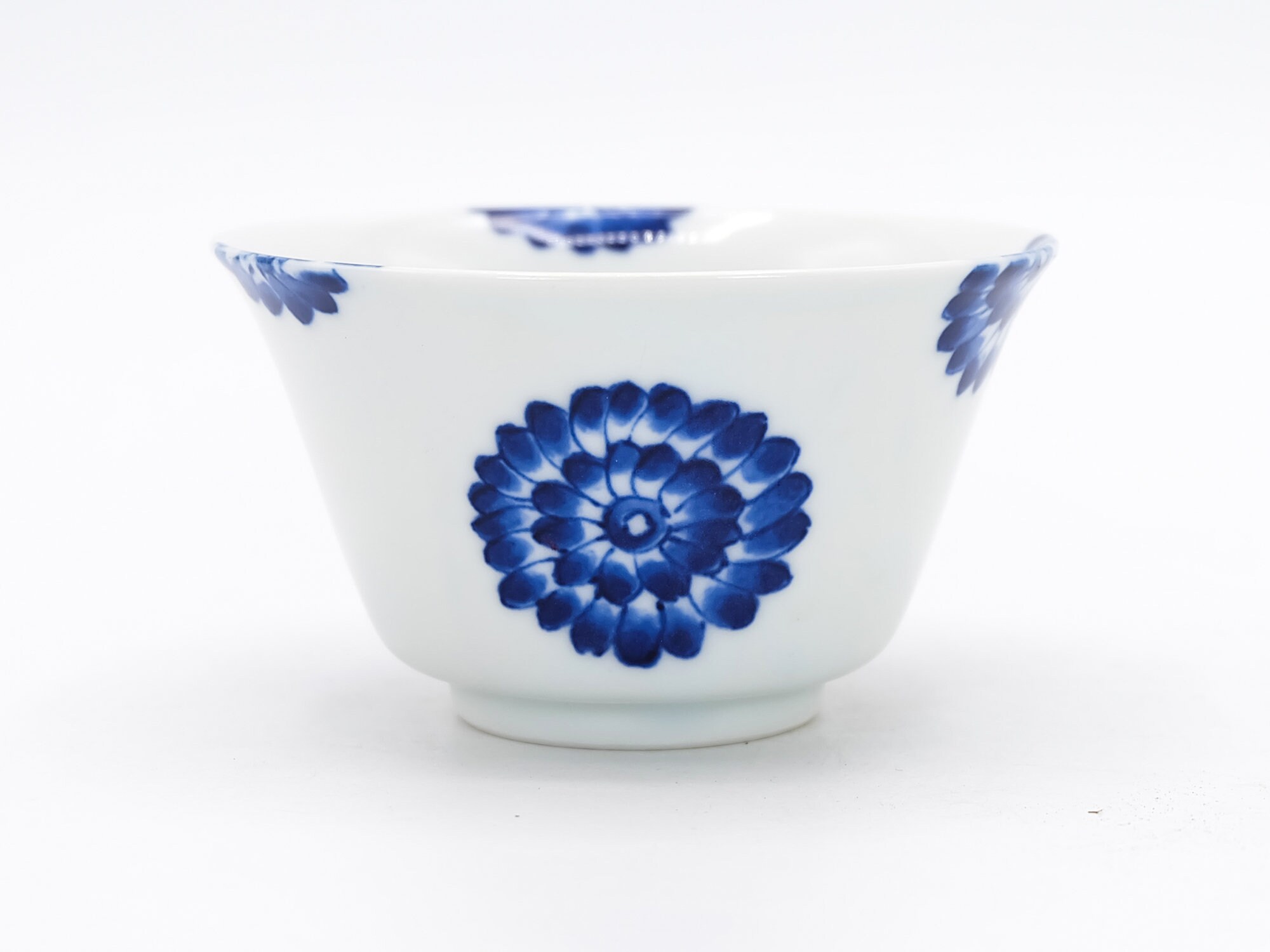 Japanese Tea Cup 170ml Ko-Imari Sometsuke Blue and White Chrysanthemum design Chenghua mark Imari ware Porcelain Teacup Yunomi