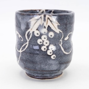 Japanese Tea cup 250ml Nezumi Gray Grape design by Gyokuzan kiln Shino ware Teacup Yunomi, Nippon2You