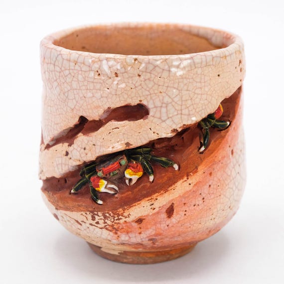 楽山焼の湯呑み：赤いカニのレリーフが施された日本の陶器 - Etsy 日本