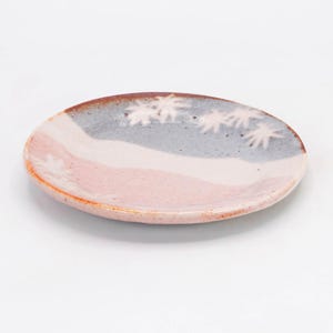 Japansk keramiktallrik Shino ware av Ando Hidetake lönnlövsdesign