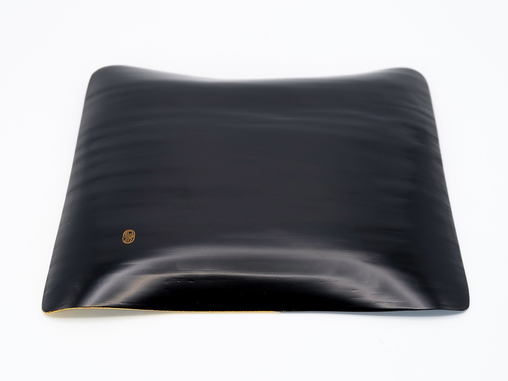 京都 象彦 漆器皿 升皿 竹皿 黒色 金箔色装飾 鶴 専用化粧箱入り 飛鶴 竹皿（全2色） – 象彦 公式オンラインショップ