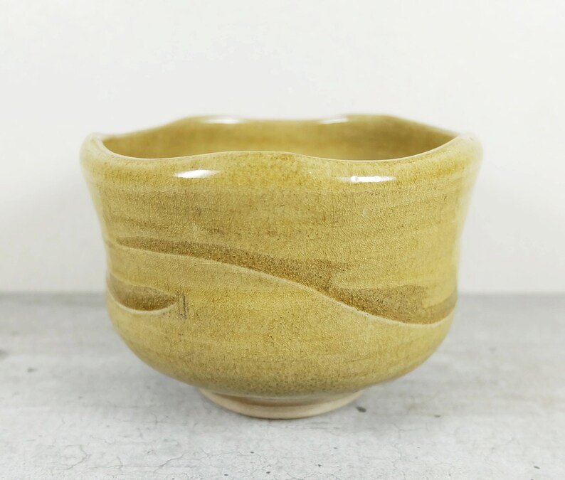 Hand-shaped Pottery Matcha bowl Green tea Chanoyu Tea ceremony Raku-yaki CHAWAN Tea bowl Nippon2You Yellow glaze