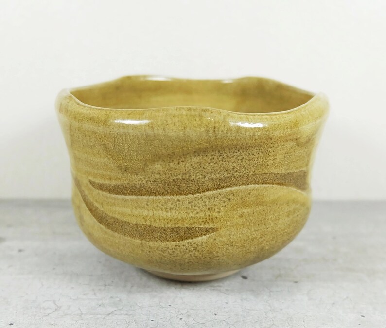Hand-shaped Pottery Matcha bowl Green tea Chanoyu Tea ceremony Raku-yaki CHAWAN Tea bowl Nippon2You Yellow glaze