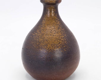 備前焼　黒茶色の陶器の花瓶 中型 【公式通販】 中型 黒茶色の陶器の花瓶 備前焼 工芸品