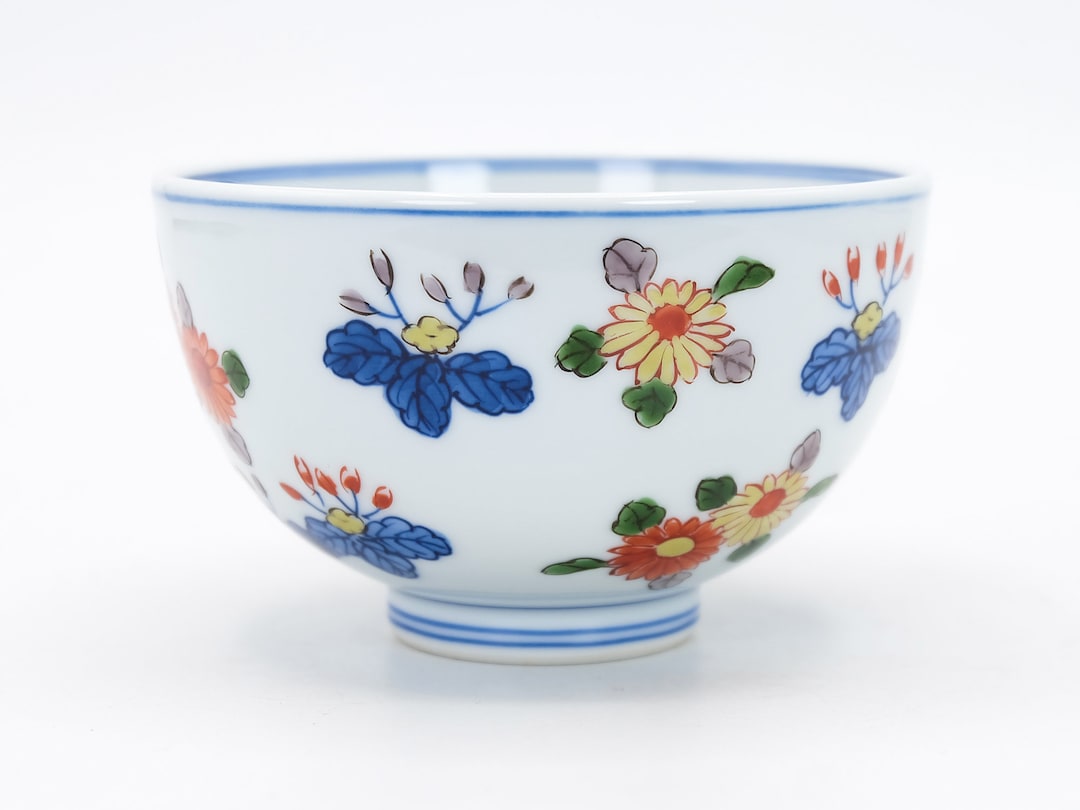 Japanese Porcelain Rice Bowl Kiku Kiri Chrysanthemum and Paulownia