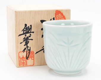 Japanese Tea cup 200ml Green Celadon Flower carved Tobe ware Teacup Yunomi, Nippon2You