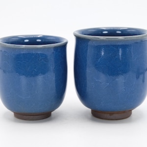 Japanese Tea cup Blue Ice Crackle glaze by Toshio Furukawa Kyo ware Teacup Meoto Yunomi