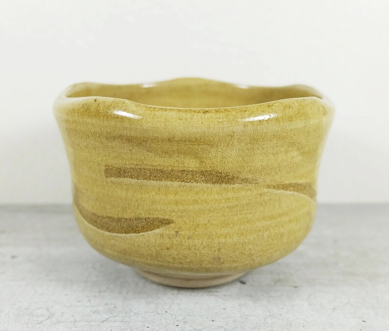 Hand-shaped Pottery Matcha bowl Green tea Chanoyu Tea ceremony Raku-yaki CHAWAN Tea bowl Nippon2You Yellow glaze