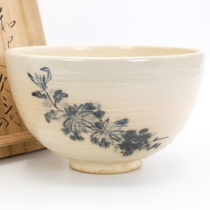 Chawan Tea bowl Chrysanthemum design by Okamoto Kinzo Kyo ware, Nippon2You