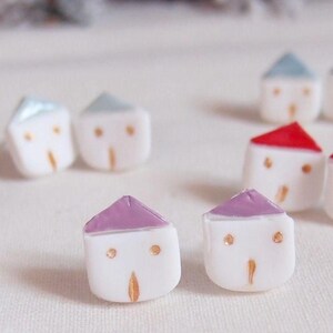 Oorbellen in de vorm van een huisje van polymeerklei: een lief en origineel cadeau | Minimalistische handgemaakte oorbellen