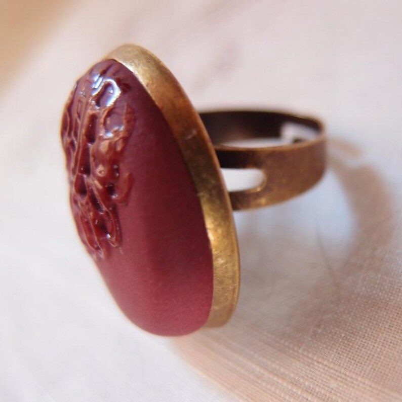 Anello regolabile stile vintage decorato con merletto. Regalo personalizzato. Anello Statement in argilla polimerica. immagine 4