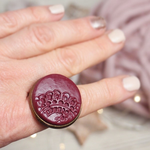 Adjustable Clay Floral Signet Ring, Hand Decorated Clay Cameo Ring, Women's Maxi Ring, Sister Daughter Gift