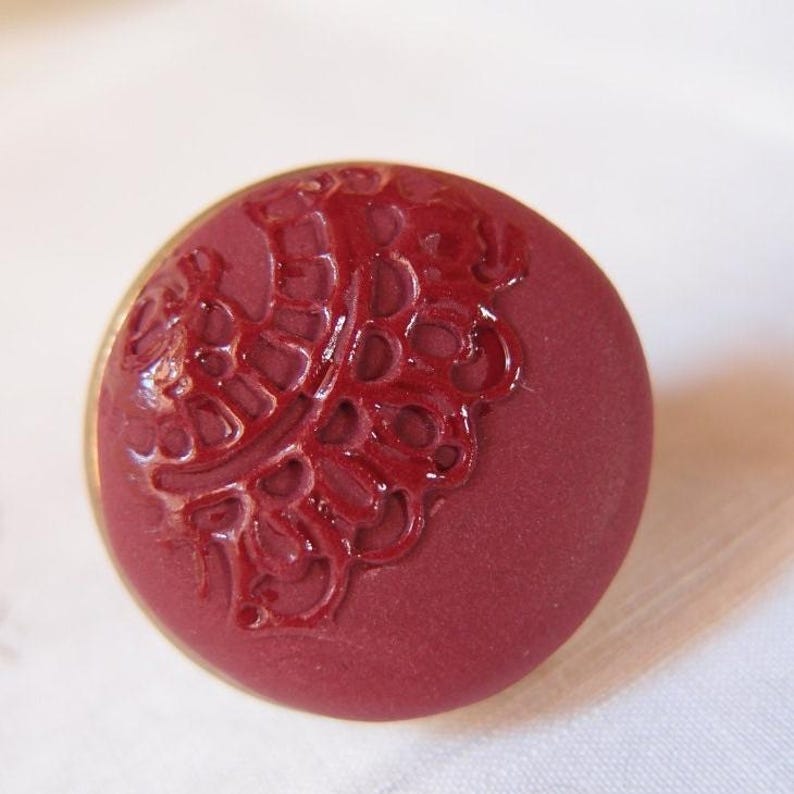 Anello regolabile stile vintage decorato con merletto. Regalo personalizzato. Anello Statement in argilla polimerica. immagine 3