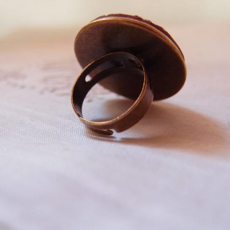 Anello regolabile stile vintage decorato con merletto. Regalo personalizzato. Anello Statement in argilla polimerica. immagine 5