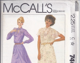 McCall's 7465 Sewing Pattern from 1981.  Misses Pullover Dress.  Bust 34