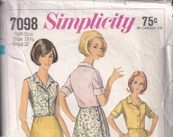 Simplicity Sewing Pattern # 7098 from 1967.  Women's Backwrap skirt, Blouse and Shorts. Bust 37.  Size 16 1/2
