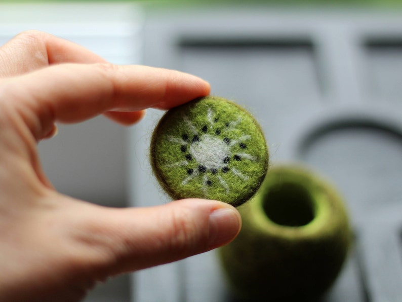 Schmuckdose Kiwi gefilzt.Geschenkbox Schmuck grün Bild 4