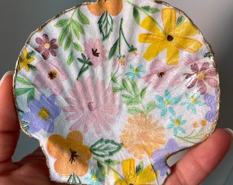 Mahjong dice holder gift, game night gift Preppy Coastal Decor, Floral Oyster Shell Jewelry Holder Trinket Dish, Summer hostess Gift