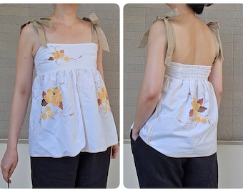 Tovaglia vintage riciclata, riutilizzata o rielaborata per realizzare top e bluse estive con ricami floreali.