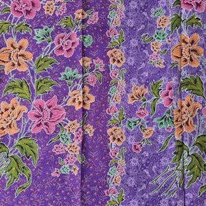 Ratna Dewi bomullssarongtyg, indonesisk batiktryckt sarong, lila sarong badmöbel, omlottkjol, hantverksmaterial