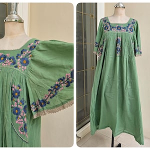 手刺繍とかぎ針編みのトリム、メキシコのオアハカ風コットンサンドレス、ボヘミアンサンドレス、ビーチウェア、ブライズメイドドレス