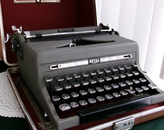 Royal Quiet Deluxe Manual Typewriter With Case